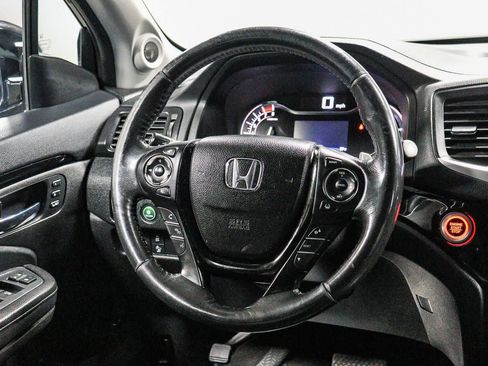 Used 2017 Honda Pilot Touring image 17