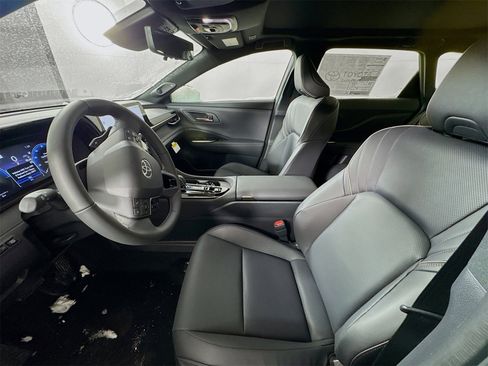 New 2025 Toyota Crown Signia Limited image 12