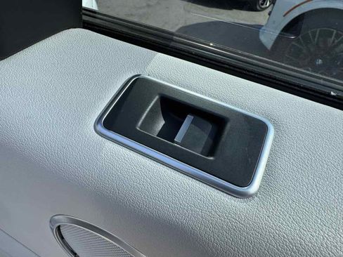 Used 2017 Land Rover Range Rover Supercharged image 39