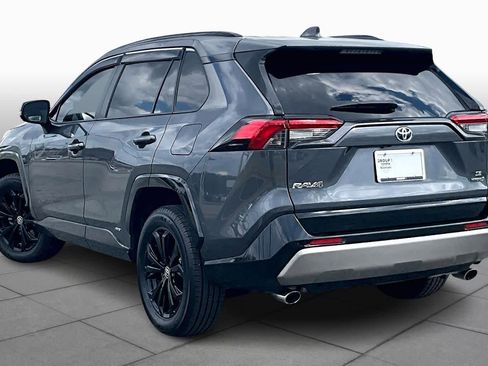 Used 2022 Toyota RAV4 SE image 12
