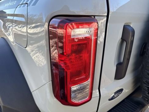 Used 2021 Ford Bronco Black Diamond w/ Sasquatch Package image 7