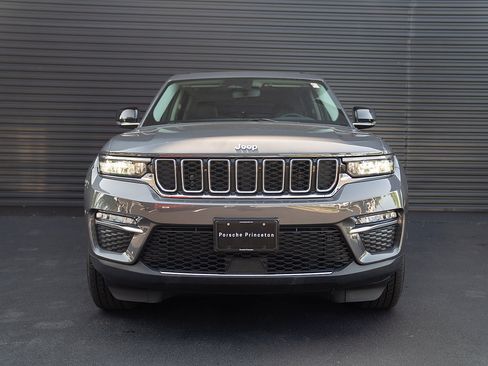 Used 2022 Jeep Grand Cherokee Limited AWD/4WD image 24