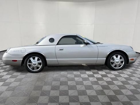 Used 2005 Ford Thunderbird RWD image 9