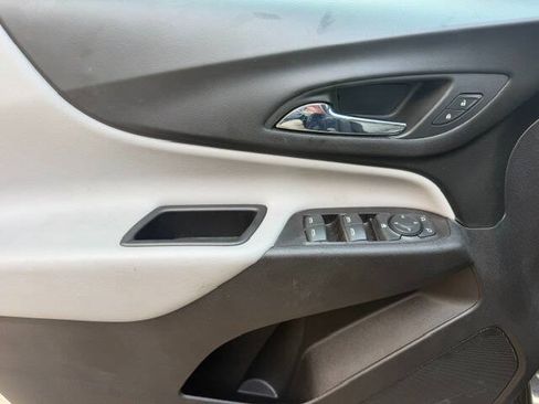 Used 2021 Chevrolet Equinox LS AWD/4WD image 9