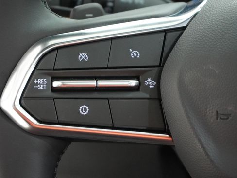 New 2026 Chevrolet Equinox ACTIV w/ Convenience Package III image 22