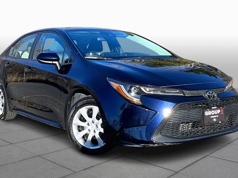 Certified 2022 Toyota Corolla LE image 2