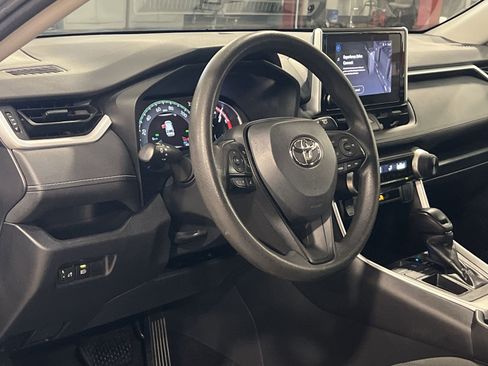 Used 2023 Toyota RAV4 LE FWD image 16