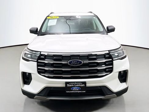 Used 2025 Ford Explorer Active w/ Active Comfort Package image 2