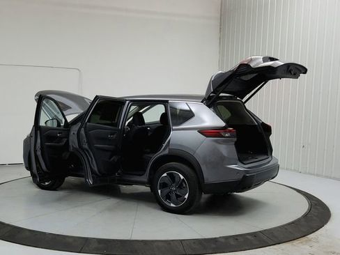 Used 2025 Nissan Rogue SV FWD image 13