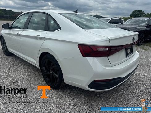Used 2025 Volkswagen Jetta SE w/ Sunroof Package FWD image 3