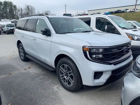 New 2025 Ford Expedition Active image 4