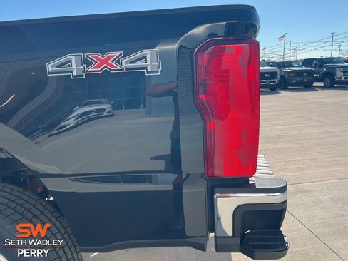 New 2026 Ford F250 XL w/ XL Chrome Package image 8