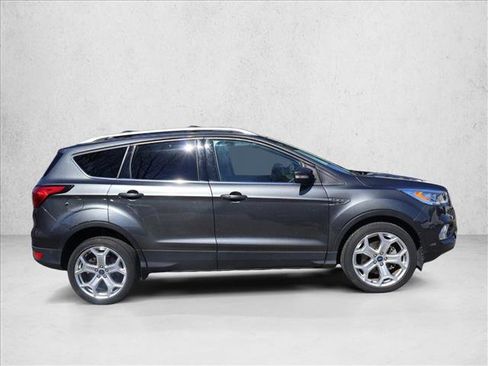 Used 2019 Ford Escape Titanium image 4