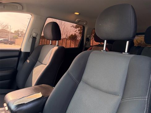 Used 2019 Nissan Pathfinder S image 10