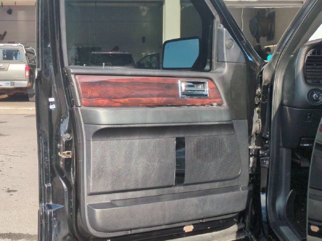 Used 2017 Lincoln Navigator L Reserve AWD/4WD image 6