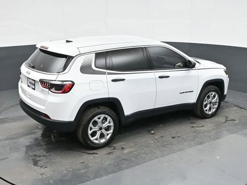 Used 2025 Jeep Compass Sport w/ Mopar Graphics Package image 30