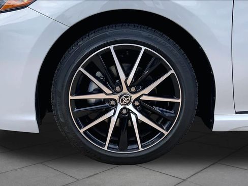 Used 2023 Toyota Camry SE FWD image 11
