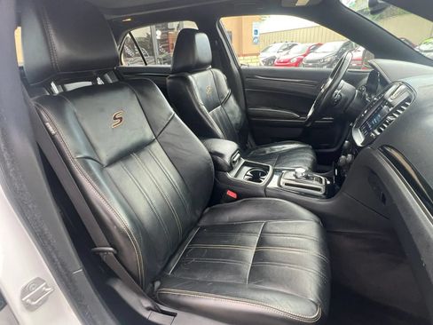 Used 2017 Chrysler 300 S w/ 300S Premium Group RWD image 37