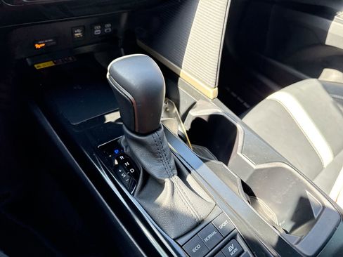 Certified 2025 Toyota Camry SE w/ Convenience Package image 20