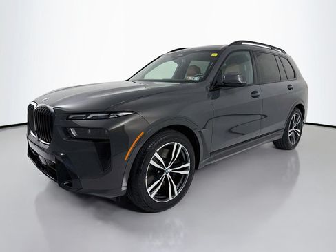 Used 2023 BMW X7 xDrive40i w/ M Sport Package AWD/4WD image 3