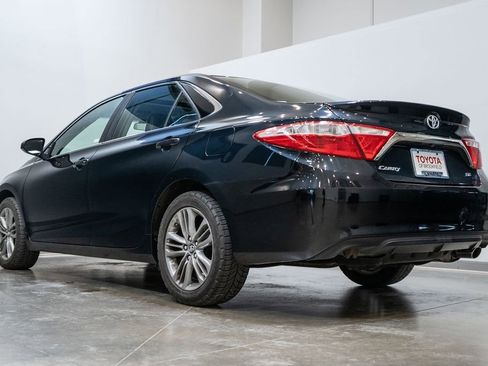 Used 2017 Toyota Camry SE w/ Moonroof Package image 7