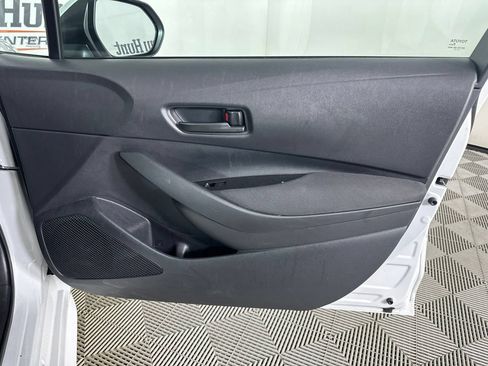 Used 2025 Toyota Corolla LE FWD image 30