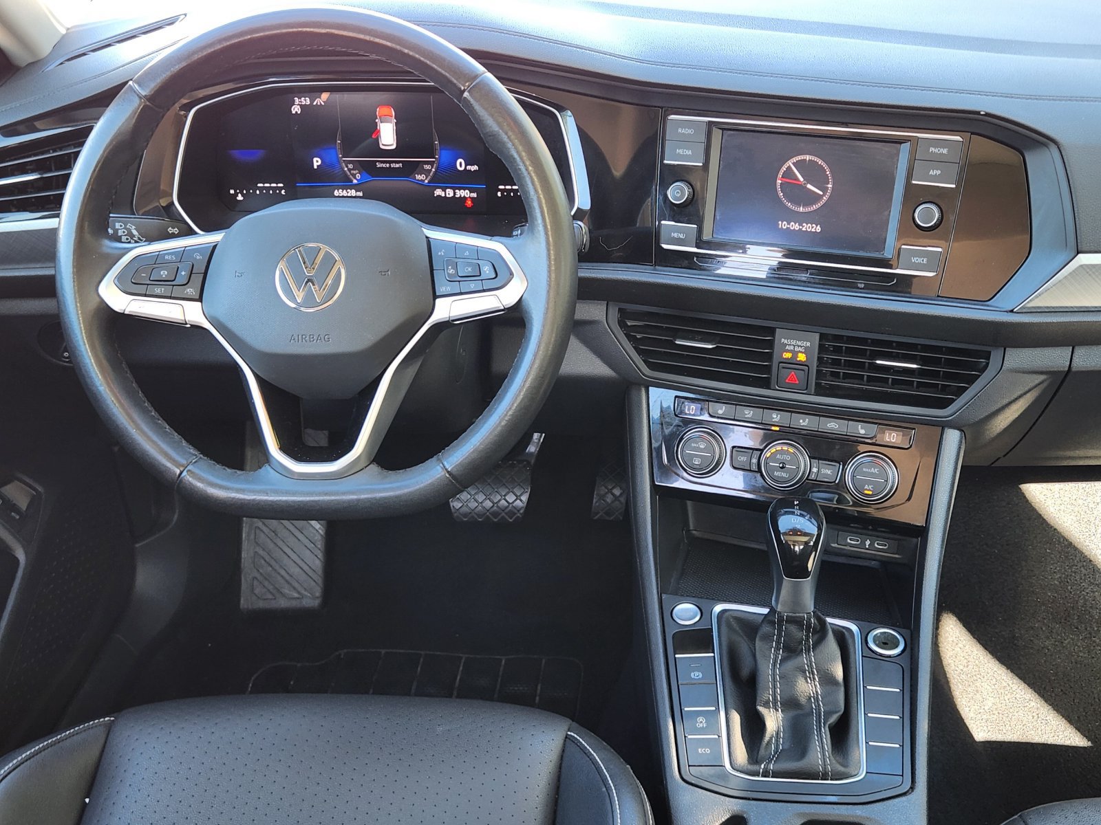 Used 2024 Volkswagen Jetta SE FWD image 32