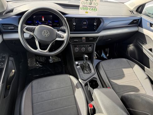 Certified 2022 Volkswagen Taos SE w/ Panoramic Sunroof Package image 15