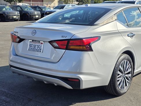 Used 2023 Nissan Altima 2.5 SV image 11