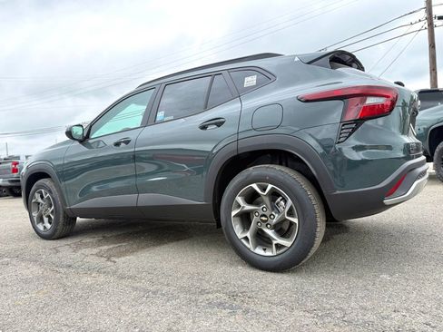 New 2026 Chevrolet Trax LT w/ LT Convenience Package FWD image 4