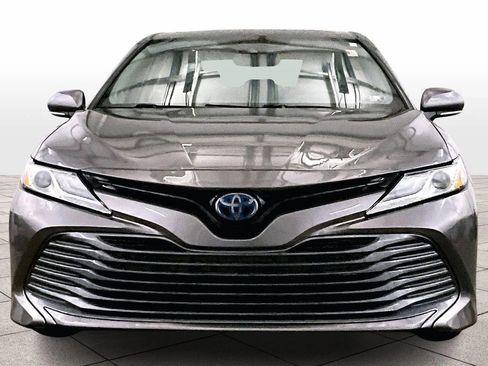 Used 2020 Toyota Camry XLE w/ Sunroof Package image 4