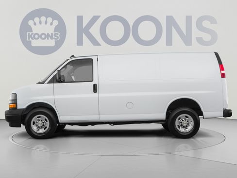Used 2020 Chevrolet Express 2500 w/ Driver Convenience Package RWD image 2