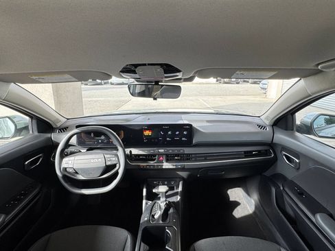 Used 2025 Kia K4 FWD image 33