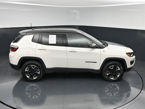 Used 2018 Jeep Compass Trailhawk w/ Leather Interior Group AWD/4WD image 18