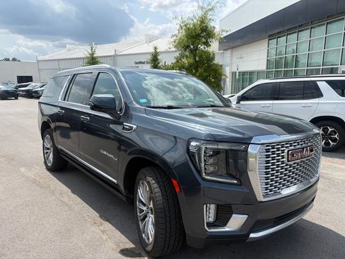Used 2021 GMC Yukon XL Denali w/ Denali Premium Package AWD/4WD image 8