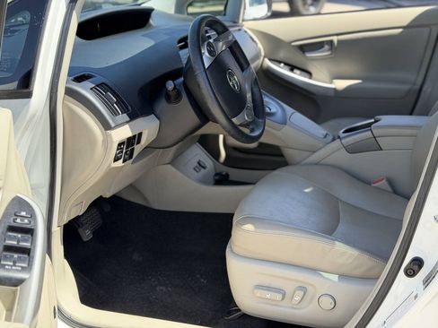 Used 2014 Toyota Prius Four w/ Solar Roof Package FWD image 11