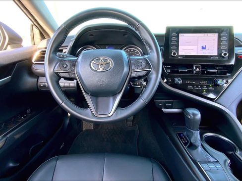 Used 2024 Toyota Camry SE image 5