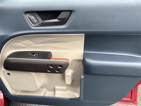 Certified 2025 Ford Maverick Lariat w/ 4K Tow Package image 22