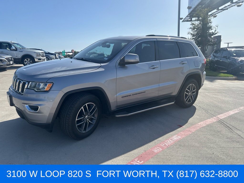 Used 2018 Jeep Grand Cherokee Laredo RWD image 1