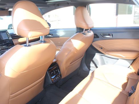 Used 2020 Toyota Avalon Limited image 28