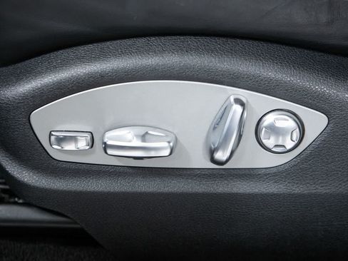 Certified 2024 Porsche Macan AWD/4WD image 23