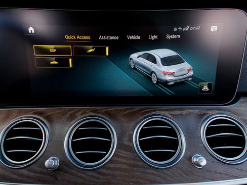 Used 2022 Mercedes-Benz E 350 Sedan image 26
