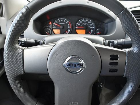 Used 2012 Nissan Frontier SV image 40