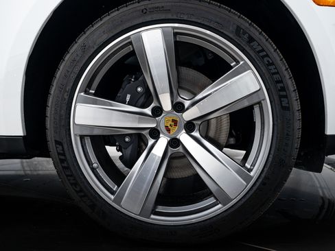 New 2026 Porsche Macan AWD/4WD image 11