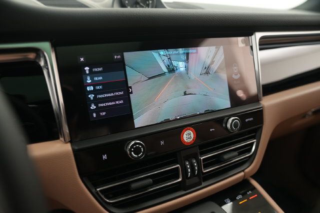 Certified 2026 Porsche Macan AWD/4WD image 44