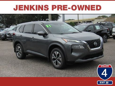 Used 2021 Nissan Rogue SV image 1