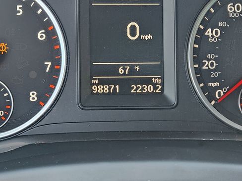 Used 2016 Volkswagen Tiguan SE image 12