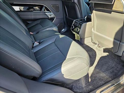 Used 2025 Land Rover Range Rover Long Wheelbase Autobiography image 21