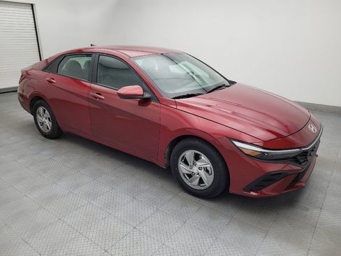 Used 2025 Hyundai Elantra SE w/ Cargo Package FWD image 11