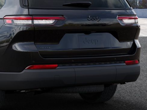 New 2025 Jeep Grand Cherokee L Altitude image 13